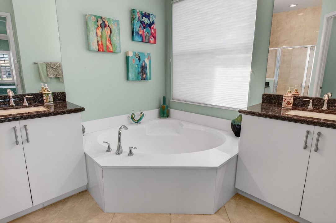 For Sale: $710,000 (3 beds, 2 baths, 2019 Square Feet)