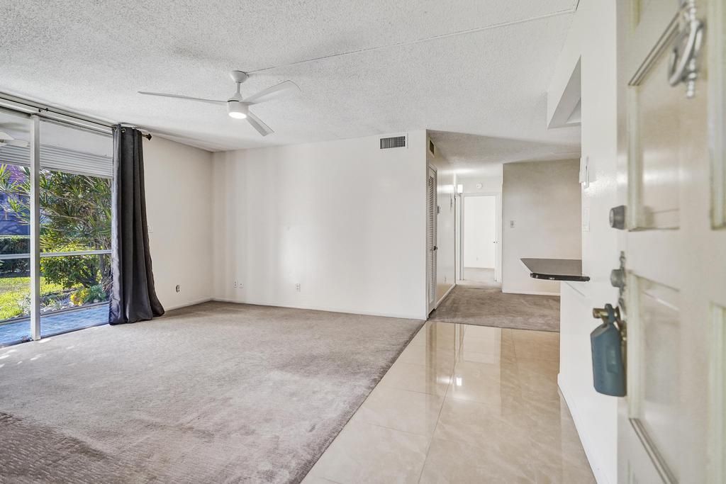 For Sale: $249,000 (2 beds, 2 baths, 978 Square Feet)