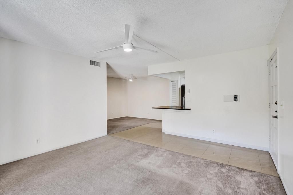 For Sale: $249,000 (2 beds, 2 baths, 978 Square Feet)