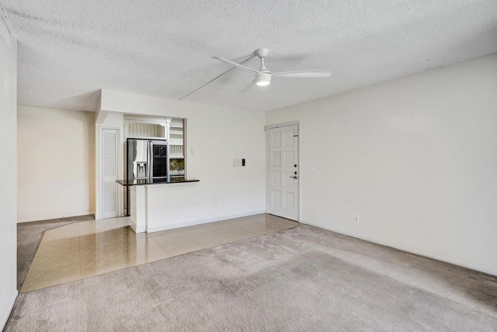 For Sale: $249,000 (2 beds, 2 baths, 978 Square Feet)