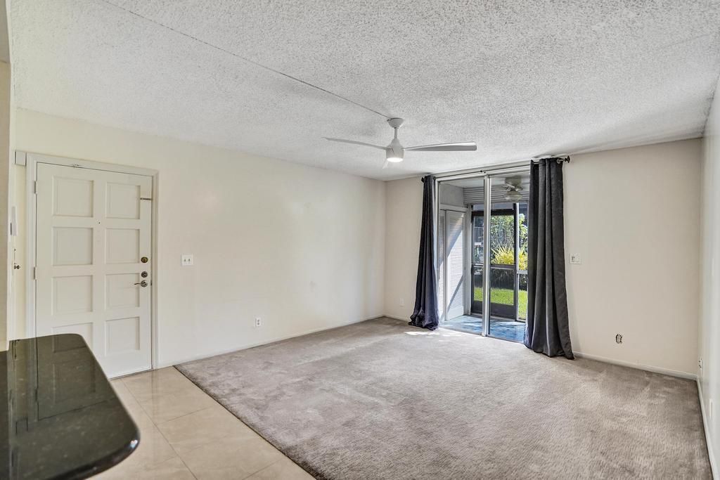 For Sale: $249,000 (2 beds, 2 baths, 978 Square Feet)