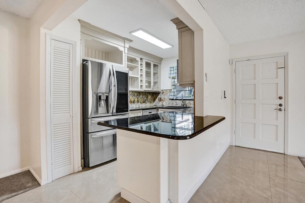 For Sale: $249,000 (2 beds, 2 baths, 978 Square Feet)