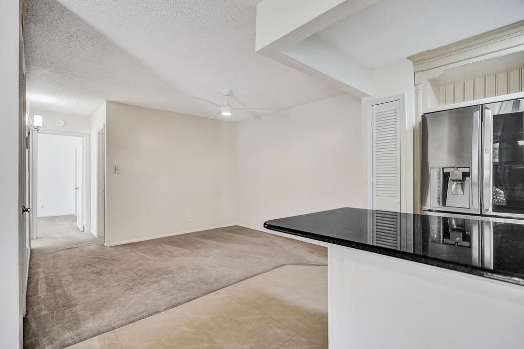 For Sale: $249,000 (2 beds, 2 baths, 978 Square Feet)