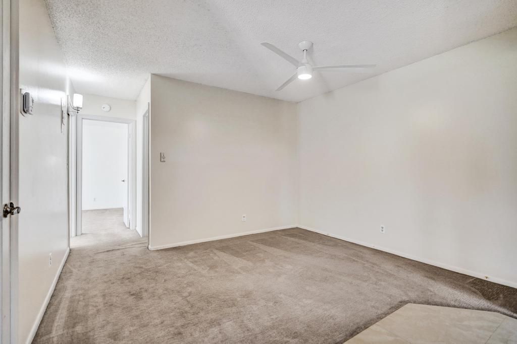 For Sale: $249,000 (2 beds, 2 baths, 978 Square Feet)