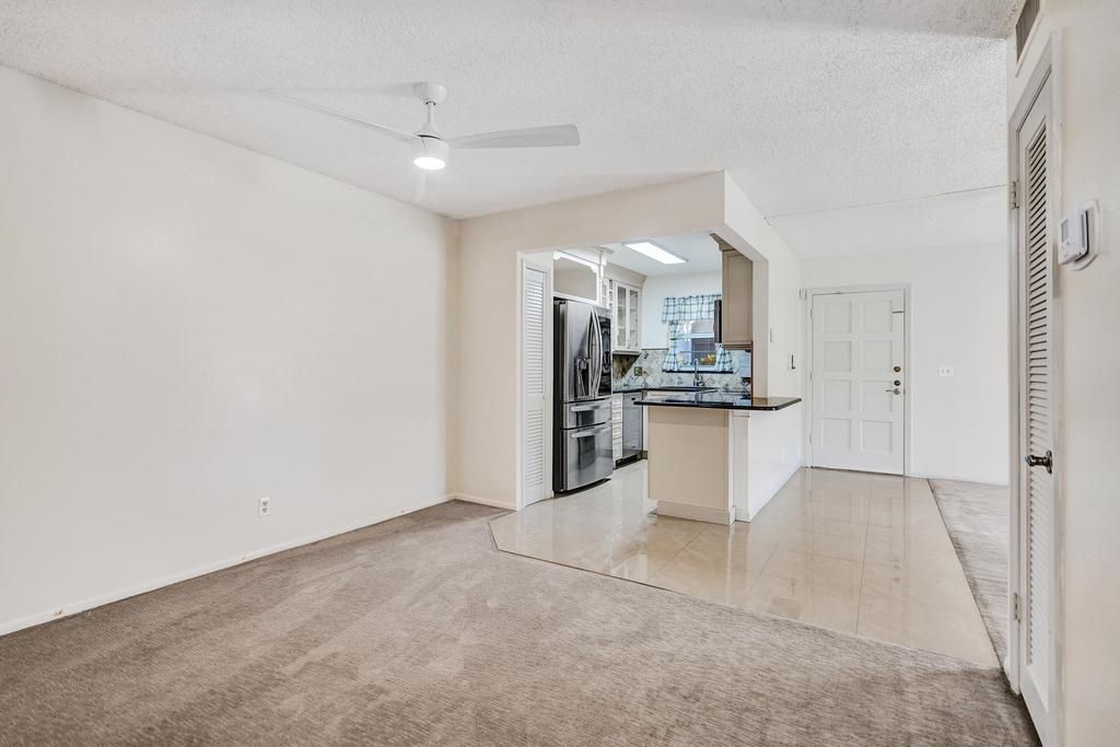 For Sale: $249,000 (2 beds, 2 baths, 978 Square Feet)