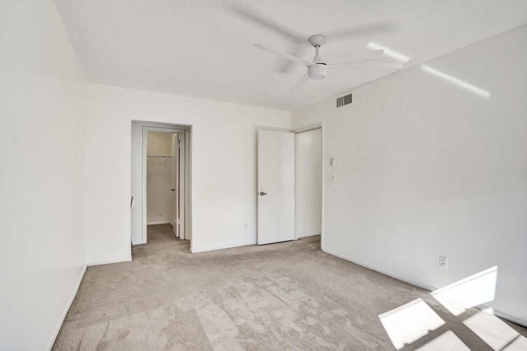 For Sale: $249,000 (2 beds, 2 baths, 978 Square Feet)