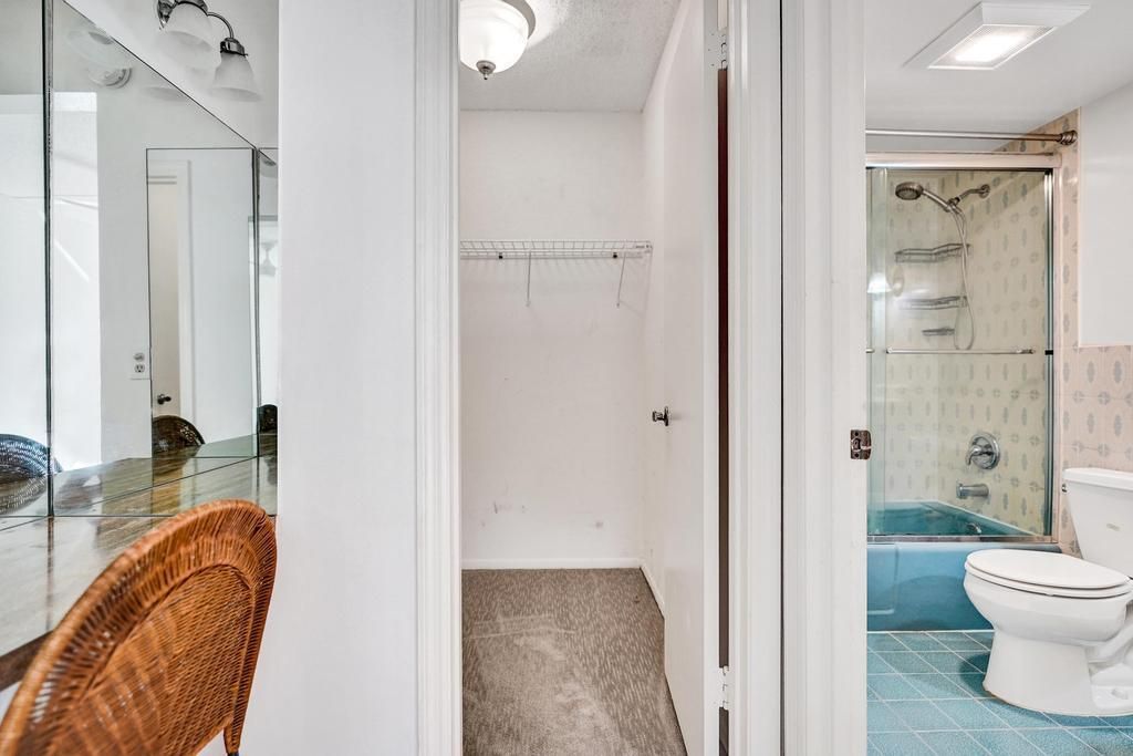 For Sale: $249,000 (2 beds, 2 baths, 978 Square Feet)