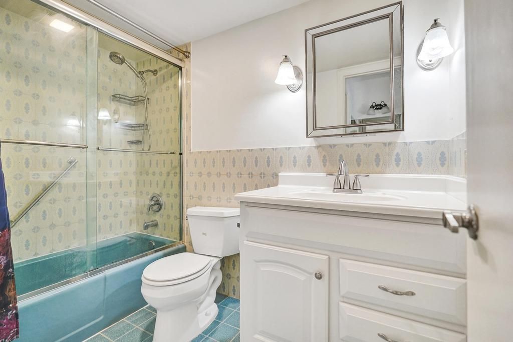 For Sale: $249,000 (2 beds, 2 baths, 978 Square Feet)