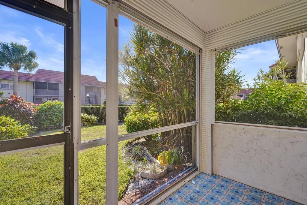 For Sale: $249,000 (2 beds, 2 baths, 978 Square Feet)