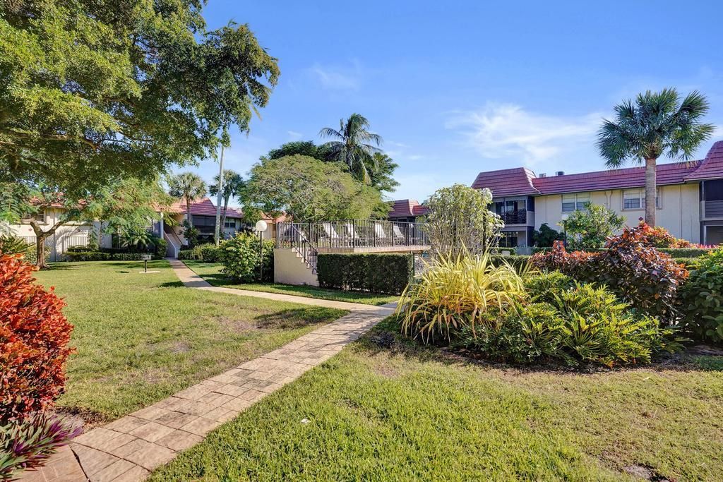 For Sale: $249,000 (2 beds, 2 baths, 978 Square Feet)