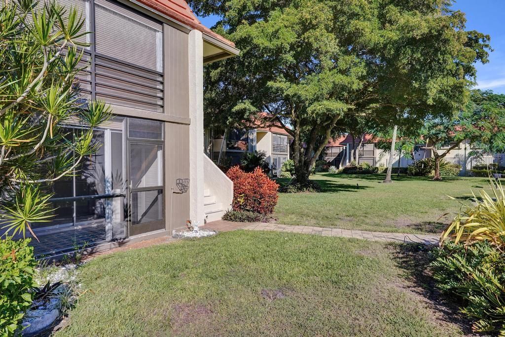 For Sale: $249,000 (2 beds, 2 baths, 978 Square Feet)