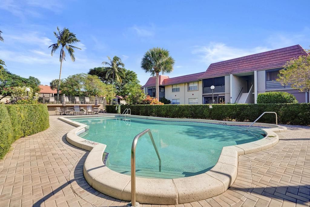 For Sale: $249,000 (2 beds, 2 baths, 978 Square Feet)