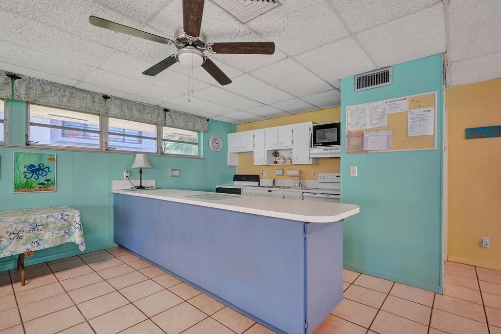 For Sale: $249,000 (2 beds, 2 baths, 978 Square Feet)