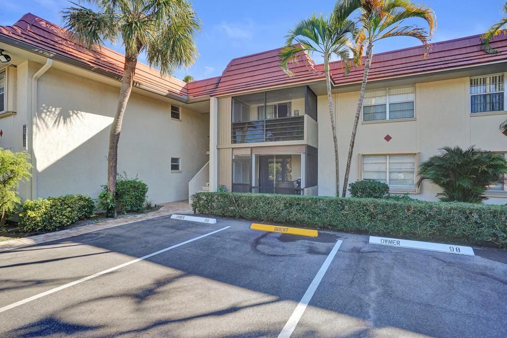 For Sale: $249,000 (2 beds, 2 baths, 978 Square Feet)