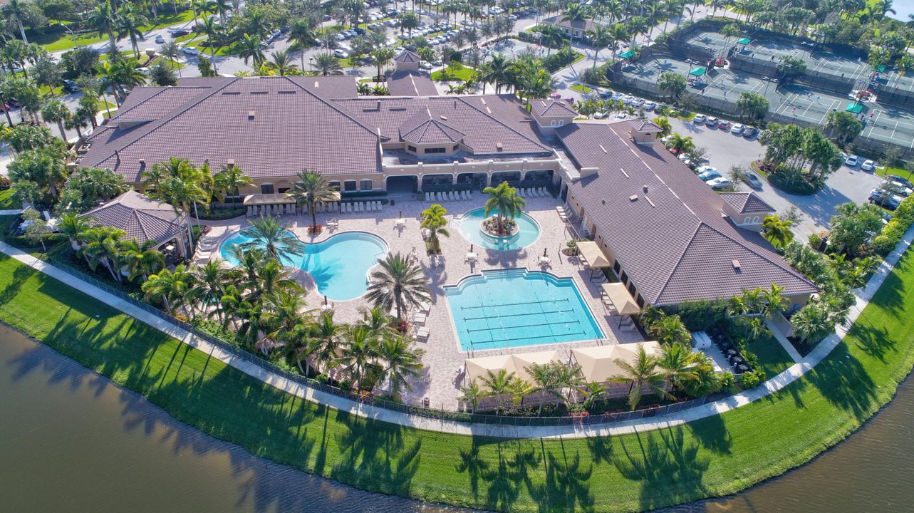 For Sale: $710,000 (3 beds, 2 baths, 2019 Square Feet)