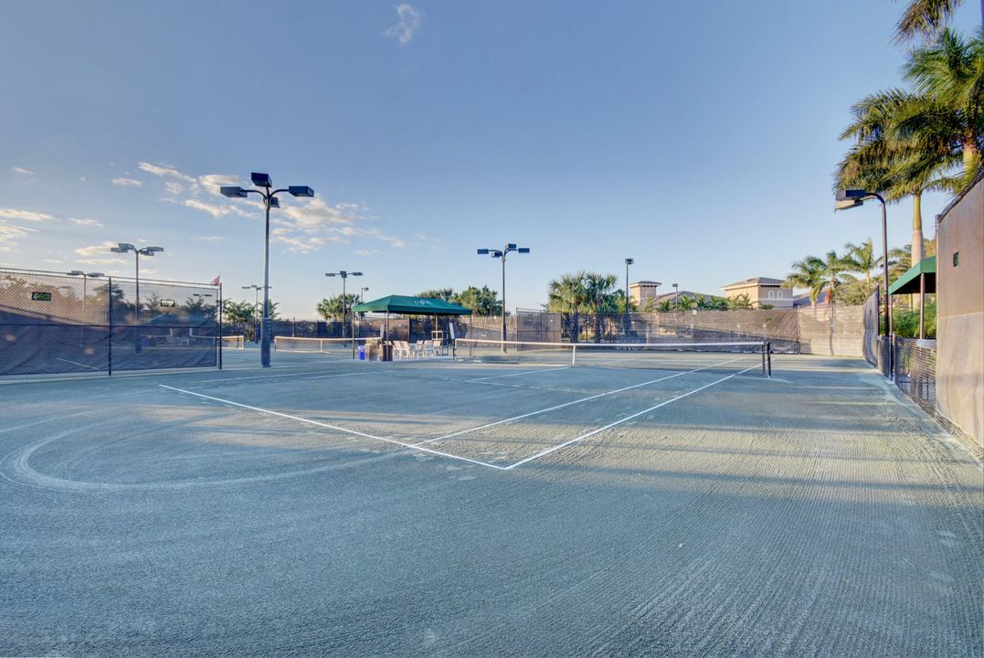 For Sale: $710,000 (3 beds, 2 baths, 2019 Square Feet)