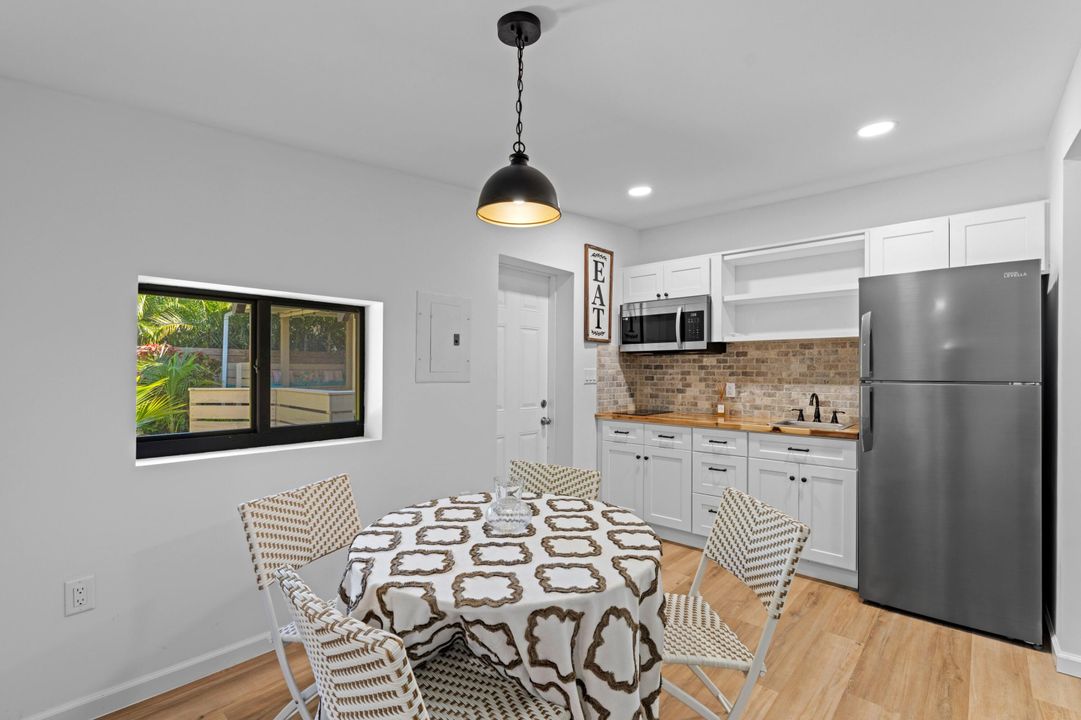 For Sale: $1,195,000 (4 beds, 4 baths, 2013 Square Feet)