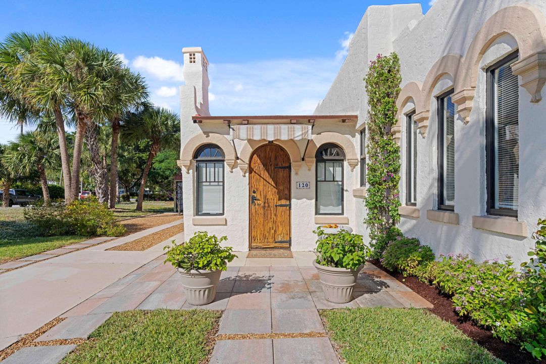 For Sale: $1,195,000 (4 beds, 4 baths, 2013 Square Feet)