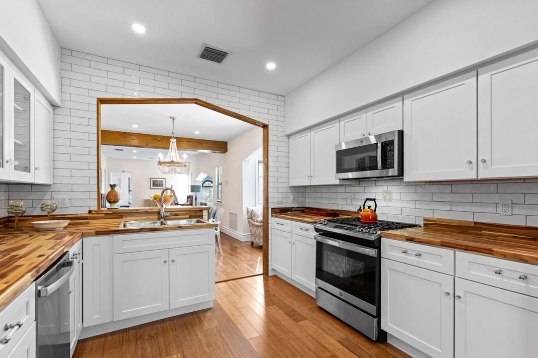 For Sale: $1,195,000 (4 beds, 4 baths, 2013 Square Feet)