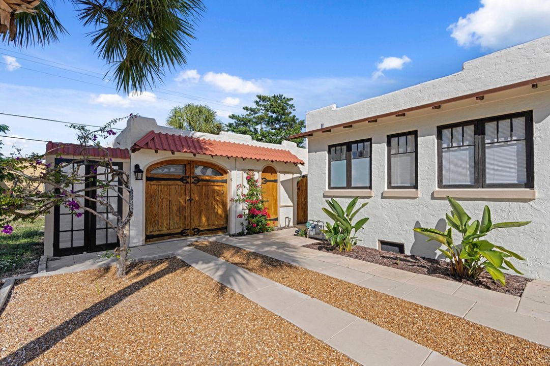 For Sale: $1,195,000 (4 beds, 4 baths, 2013 Square Feet)