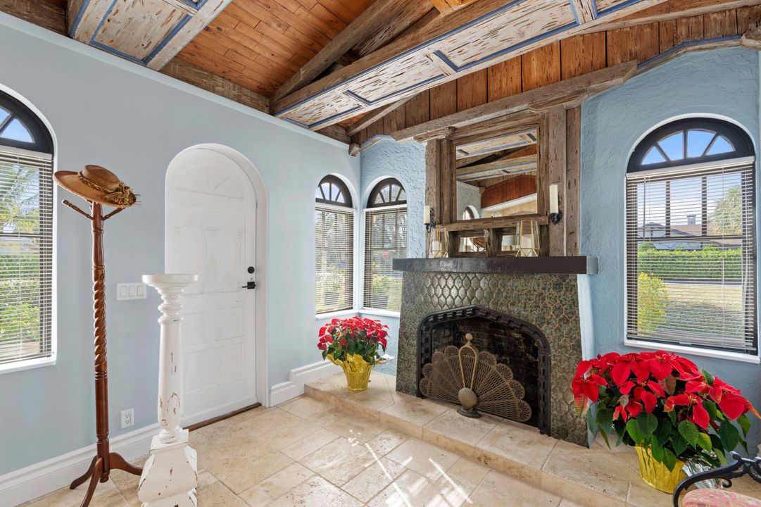 For Sale: $1,195,000 (4 beds, 4 baths, 2013 Square Feet)