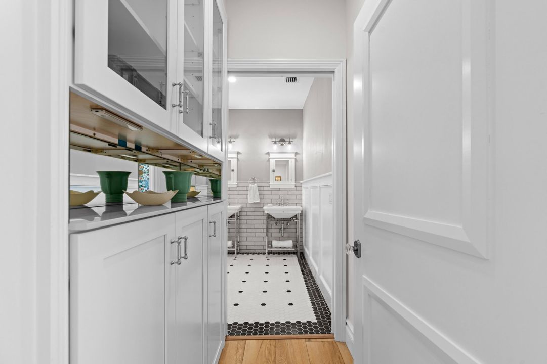 For Sale: $1,195,000 (4 beds, 4 baths, 2013 Square Feet)