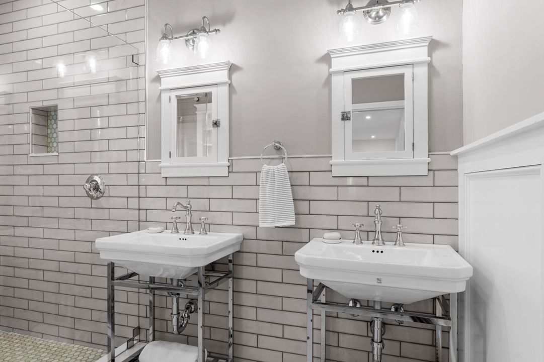 For Sale: $1,195,000 (4 beds, 4 baths, 2013 Square Feet)