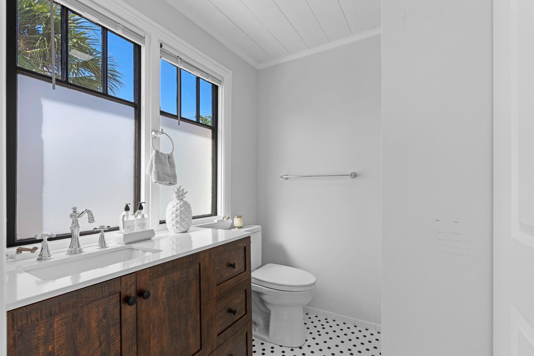 For Sale: $1,195,000 (4 beds, 4 baths, 2013 Square Feet)