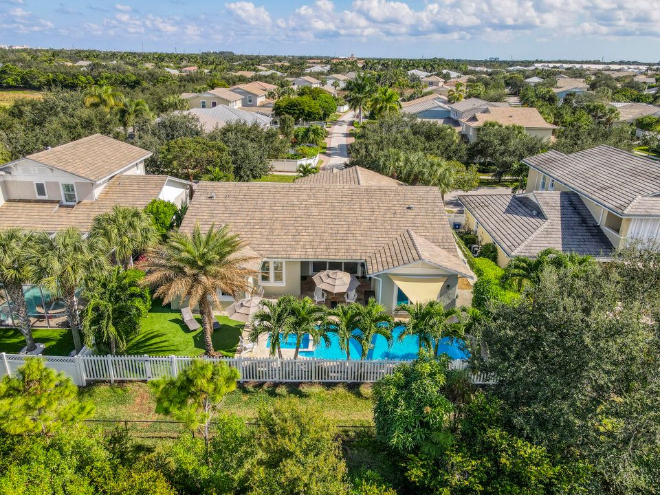 Под контрактом: $1,499,000 (4 спален, 3 ванн, 2697 Квадратных фут)