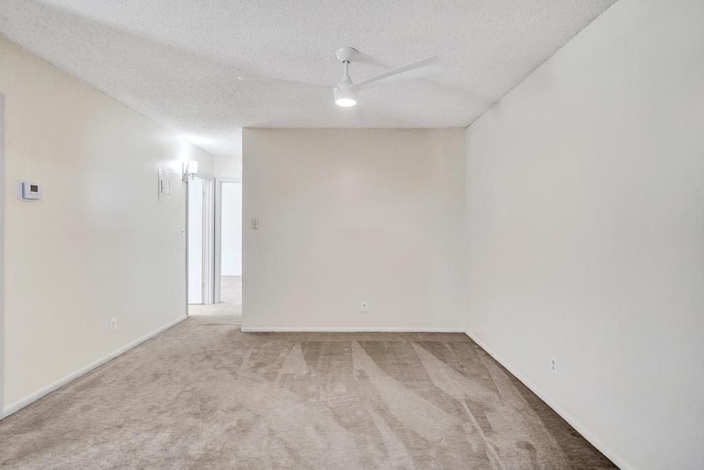 出租: $1,975 (2 贝兹, 2 浴室, 978 平方英尺)