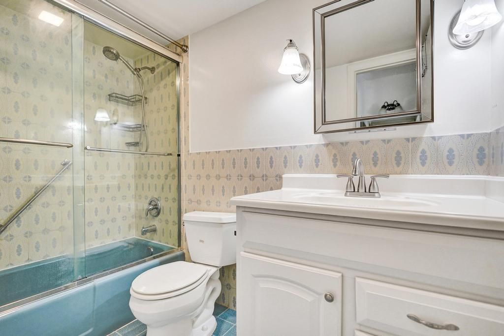 出租: $1,975 (2 贝兹, 2 浴室, 978 平方英尺)