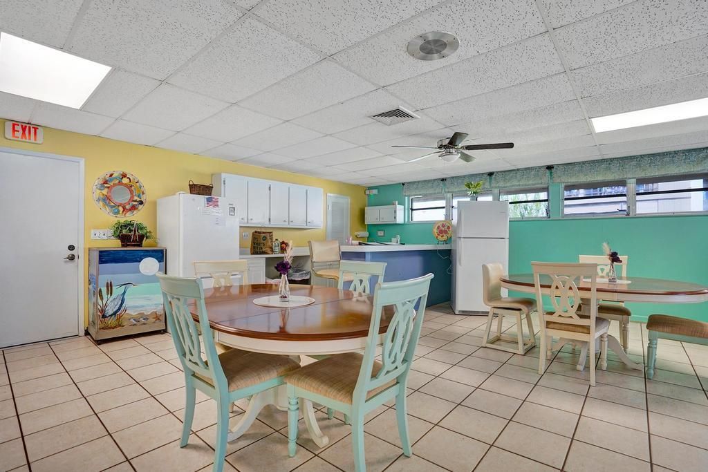 出租: $1,975 (2 贝兹, 2 浴室, 978 平方英尺)