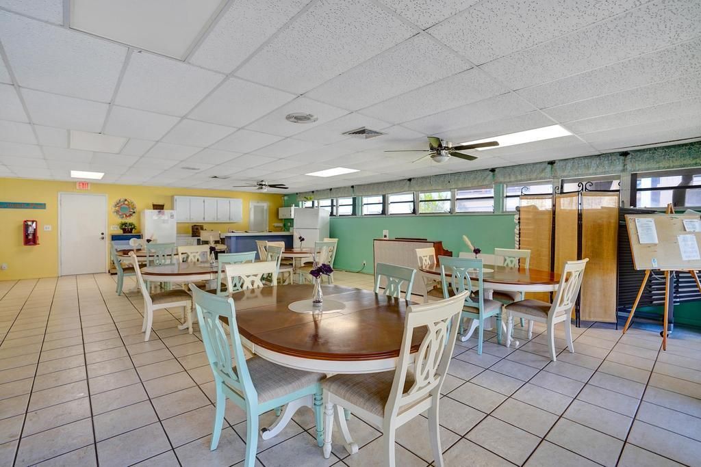 出租: $1,975 (2 贝兹, 2 浴室, 978 平方英尺)