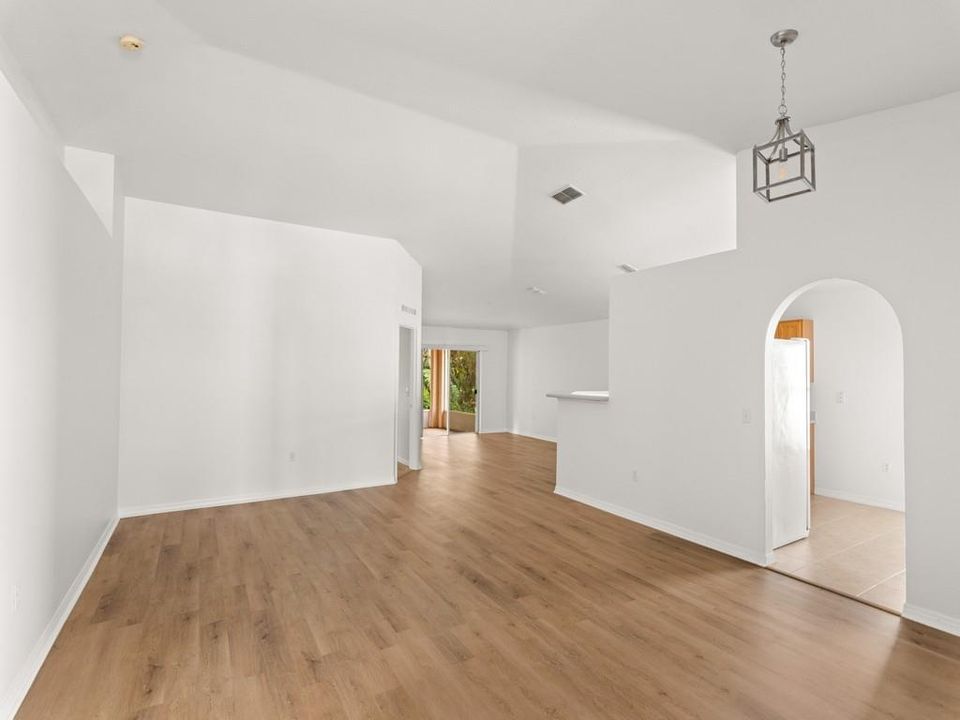 В аренду: $2,000 (3 спален, 2 ванн, 1760 Квадратных фут)