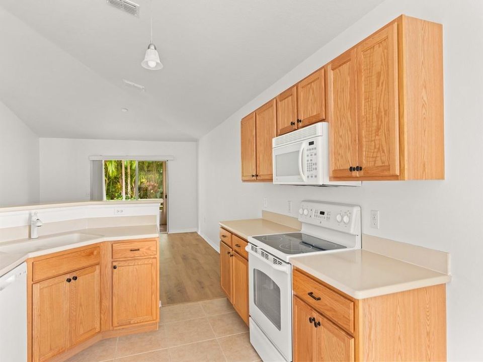 В аренду: $2,000 (3 спален, 2 ванн, 1760 Квадратных фут)