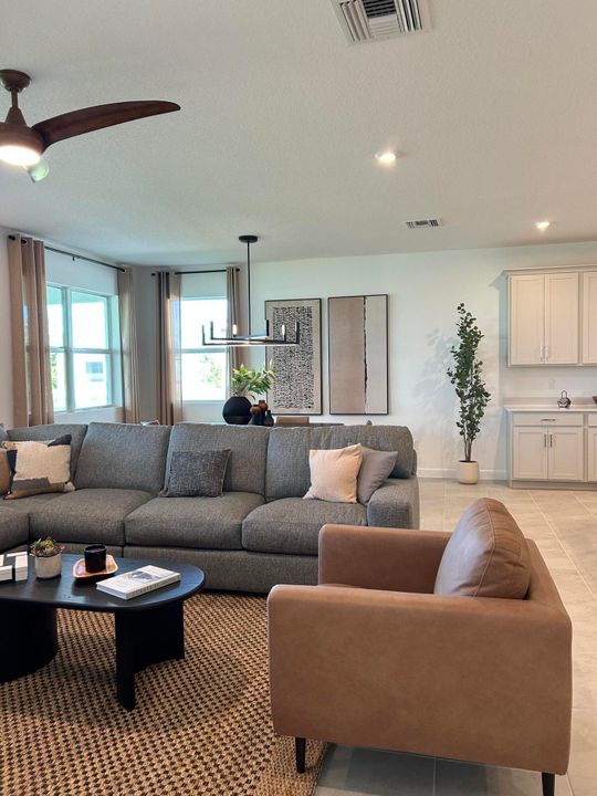 For Rent: $5,000 (4 beds, 2 baths, 2209 Square Feet)