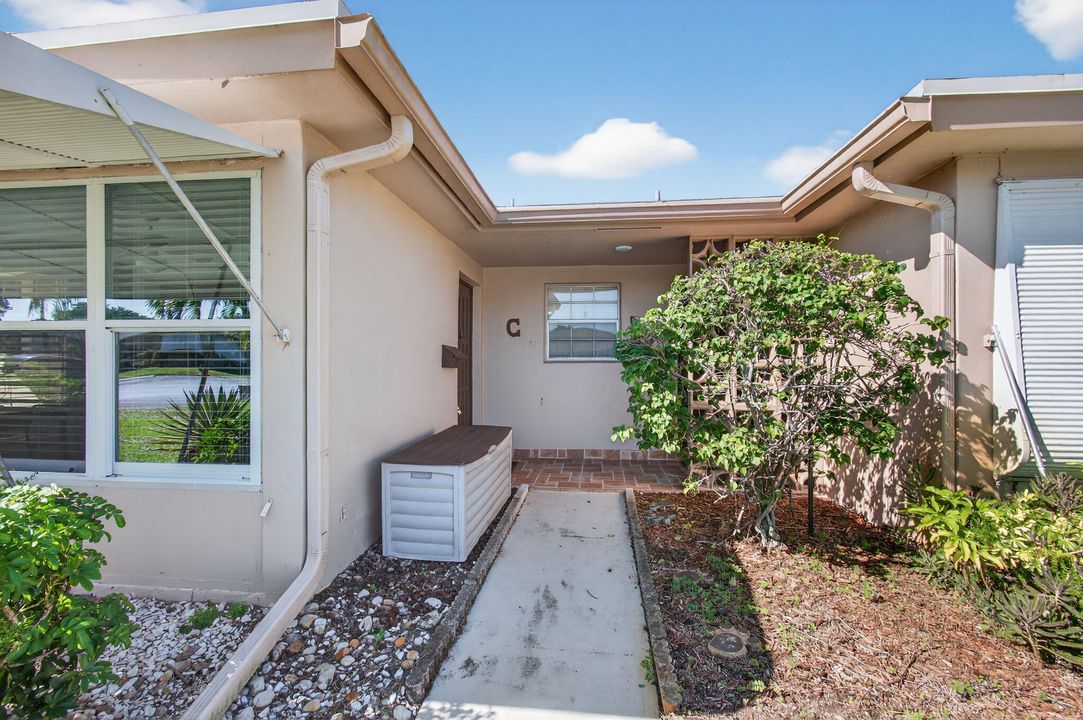 待售: $160,000 (1 贝兹, 2 浴室, 1040 平方英尺)