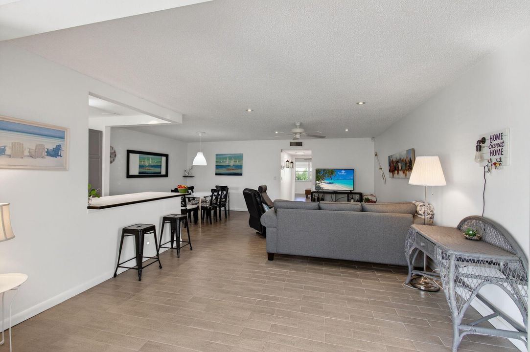 待售: $160,000 (1 贝兹, 2 浴室, 1040 平方英尺)