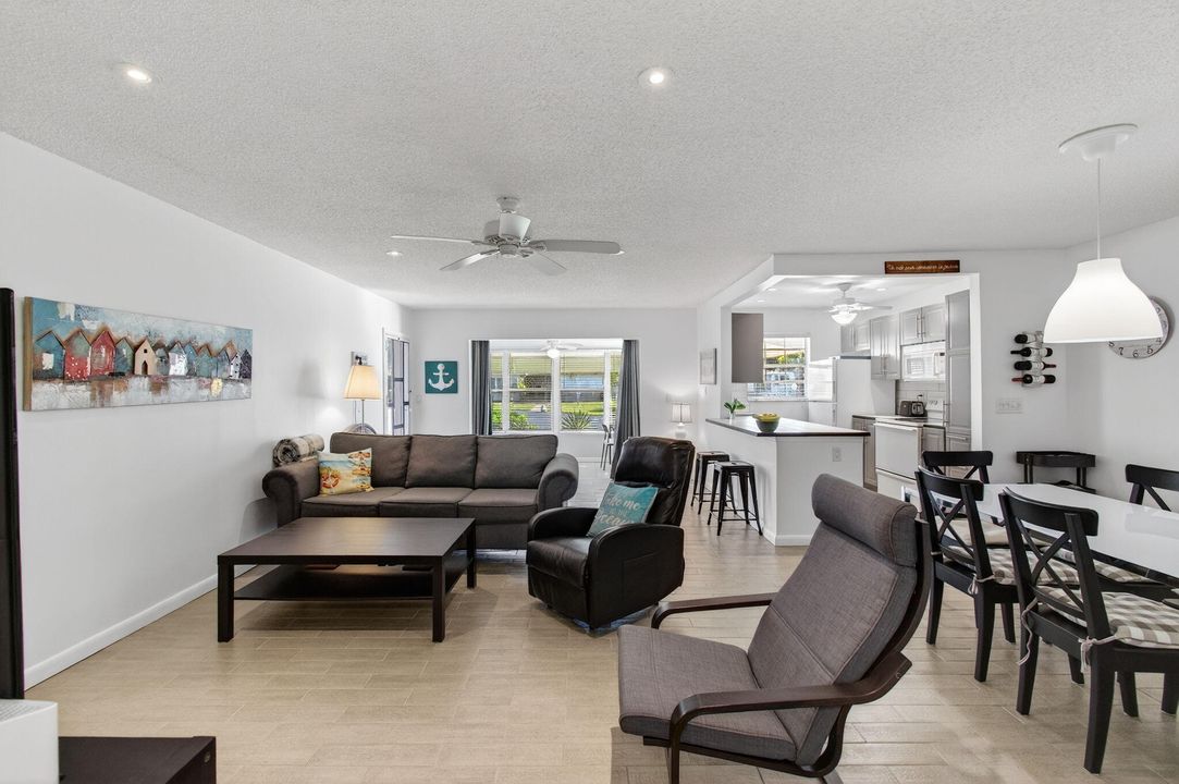 待售: $160,000 (1 贝兹, 2 浴室, 1040 平方英尺)