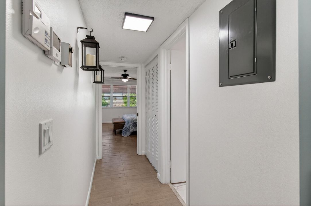 待售: $160,000 (1 贝兹, 2 浴室, 1040 平方英尺)