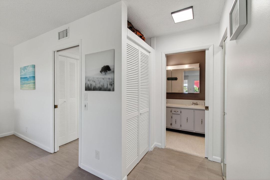 待售: $160,000 (1 贝兹, 2 浴室, 1040 平方英尺)