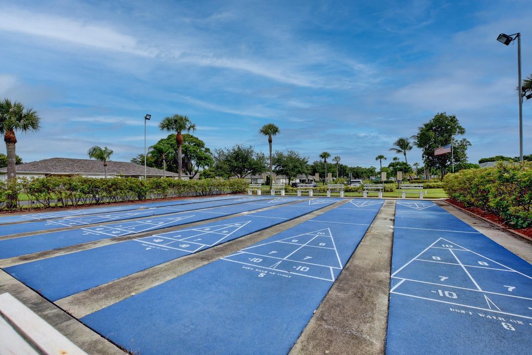 待售: $160,000 (1 贝兹, 2 浴室, 1040 平方英尺)