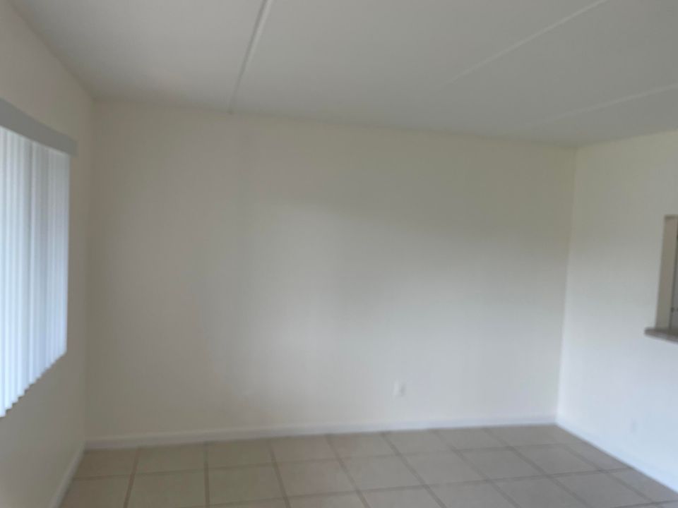 For Rent: $1,350 (1 beds, 1 baths, 650 Square Feet)