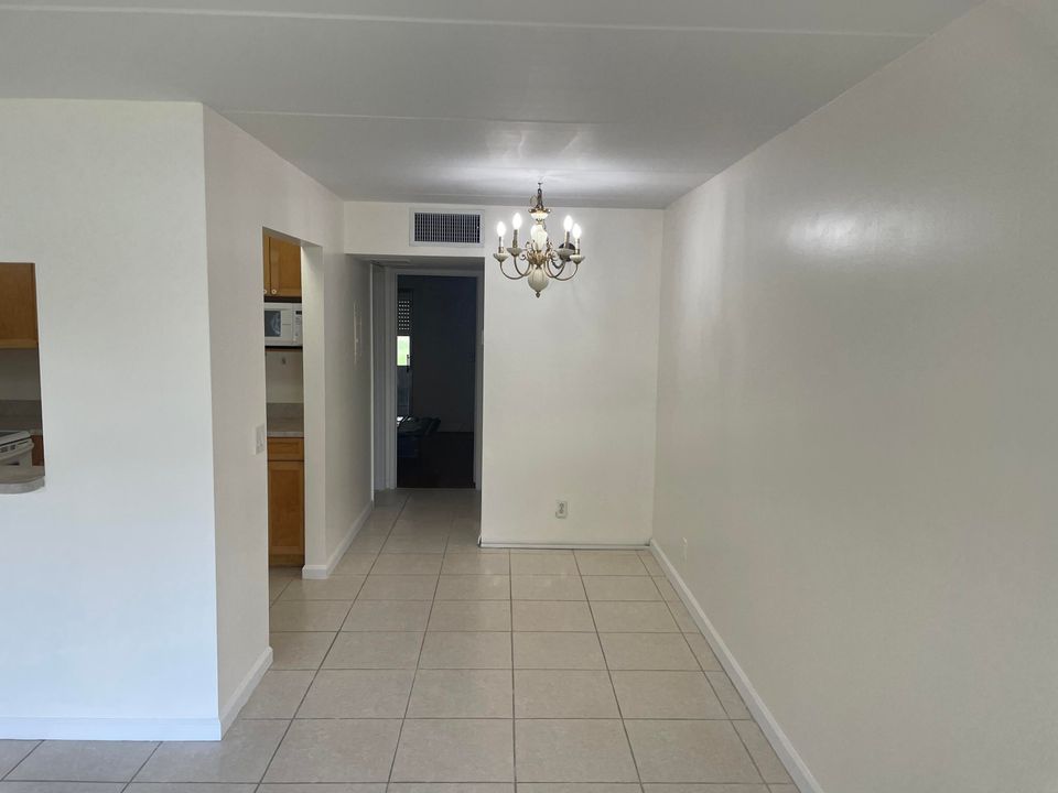 For Rent: $1,350 (1 beds, 1 baths, 650 Square Feet)