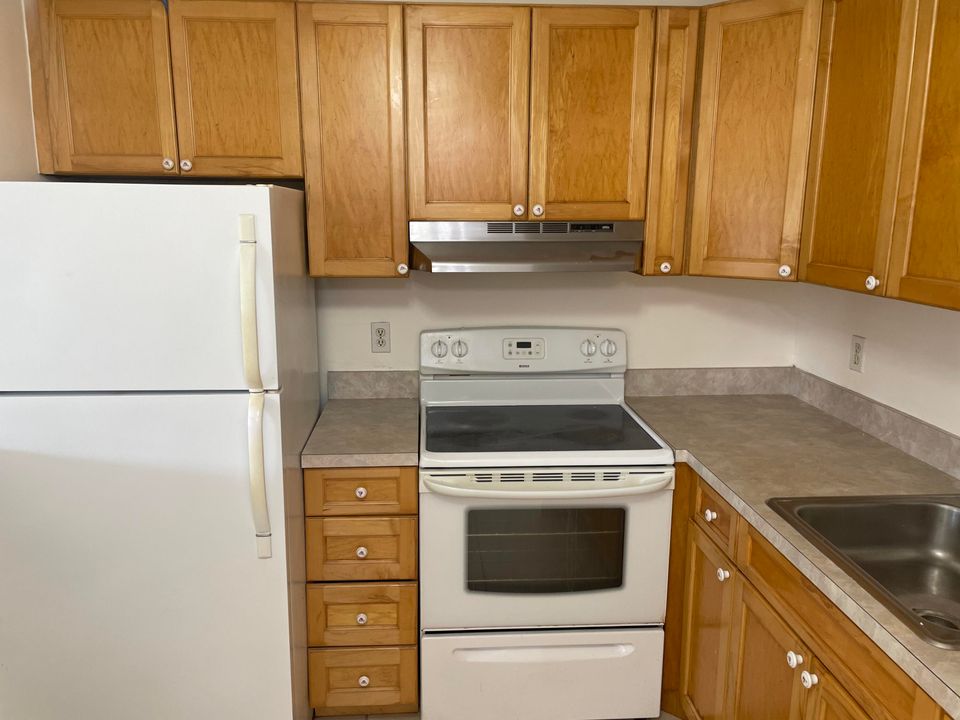For Rent: $1,350 (1 beds, 1 baths, 650 Square Feet)