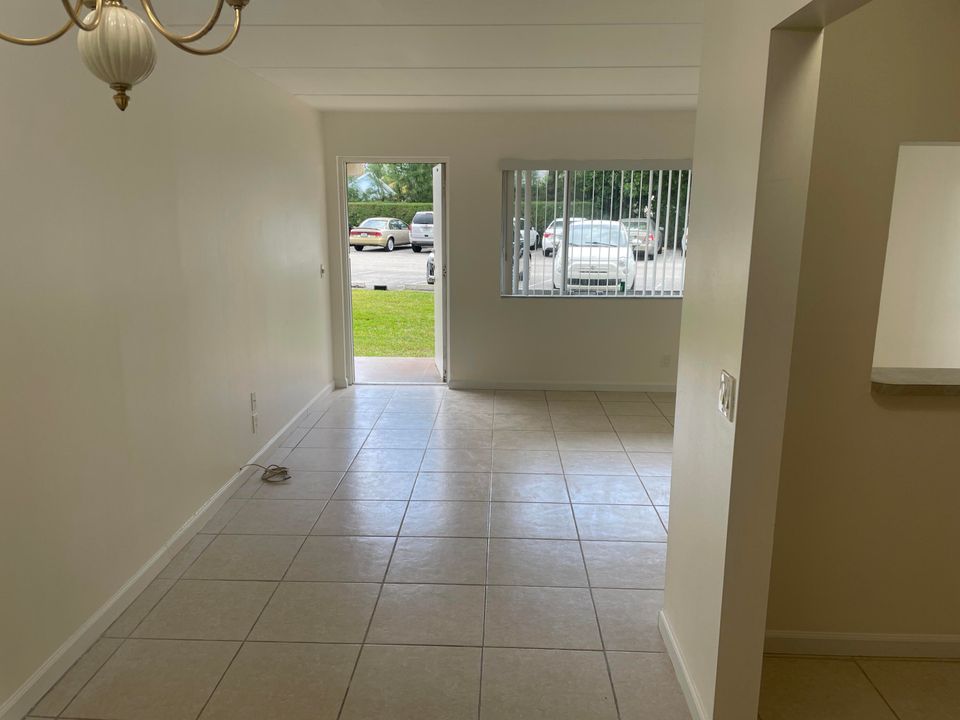 For Rent: $1,350 (1 beds, 1 baths, 650 Square Feet)