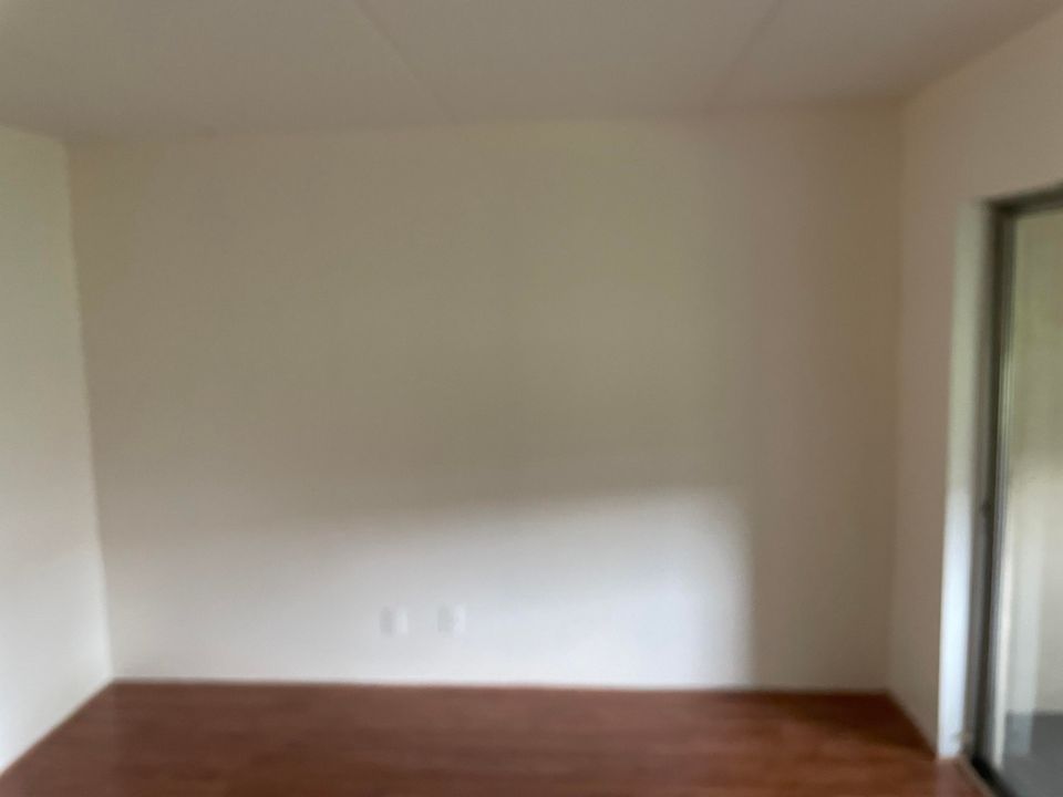 For Rent: $1,350 (1 beds, 1 baths, 650 Square Feet)