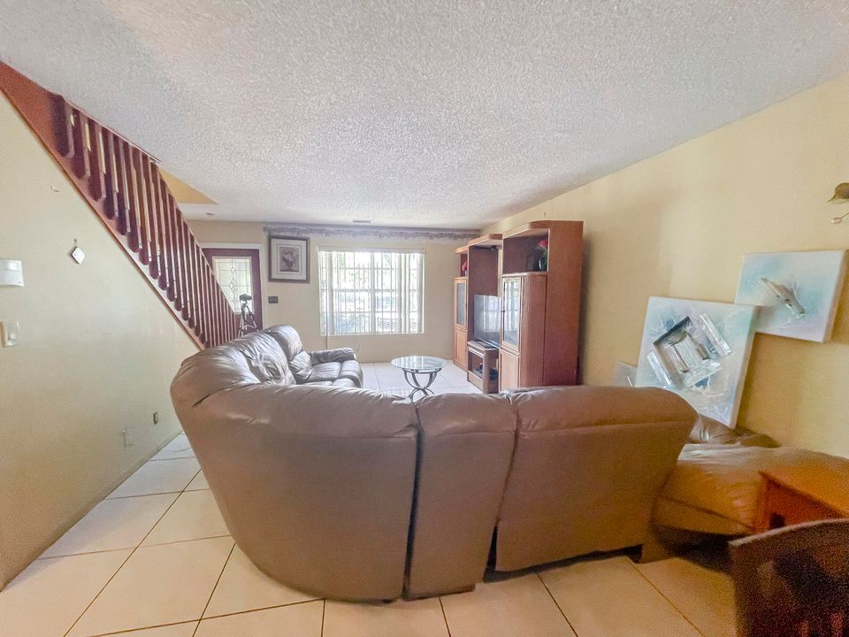 待售: $475,000 (3 贝兹, 2 浴室, 1638 平方英尺)