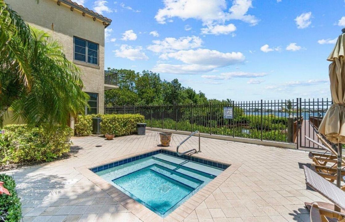 For Sale: $535,000 (3 beds, 2 baths, 1964 Square Feet)