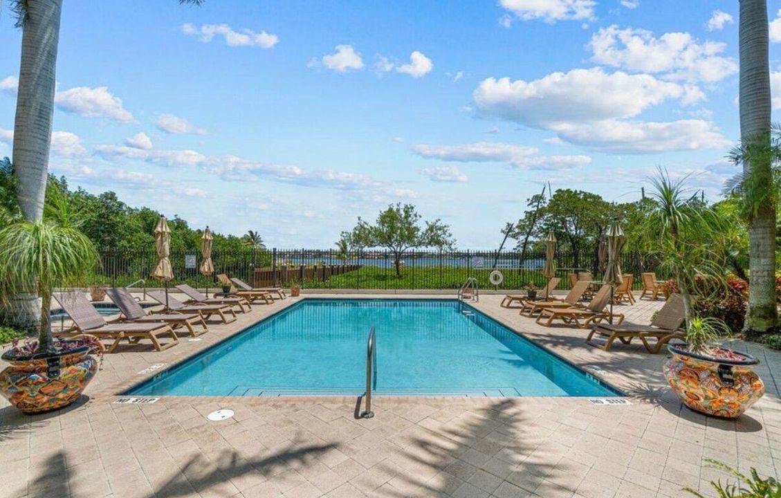 For Sale: $535,000 (3 beds, 2 baths, 1964 Square Feet)